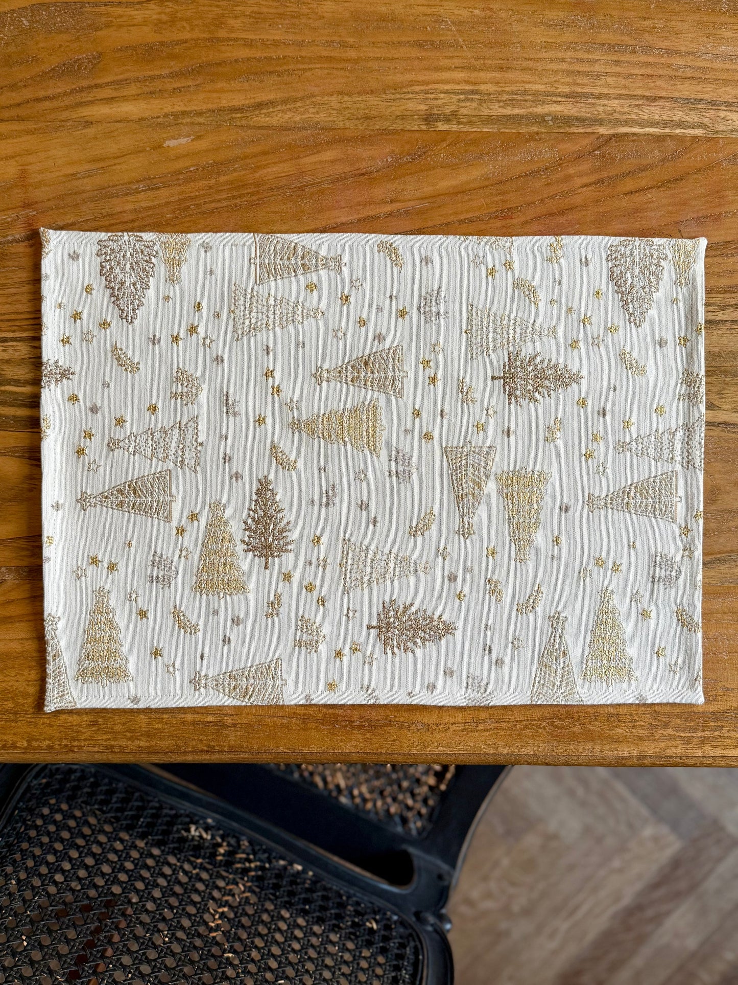 Light Christmas Motive Placemat – Golden Forest