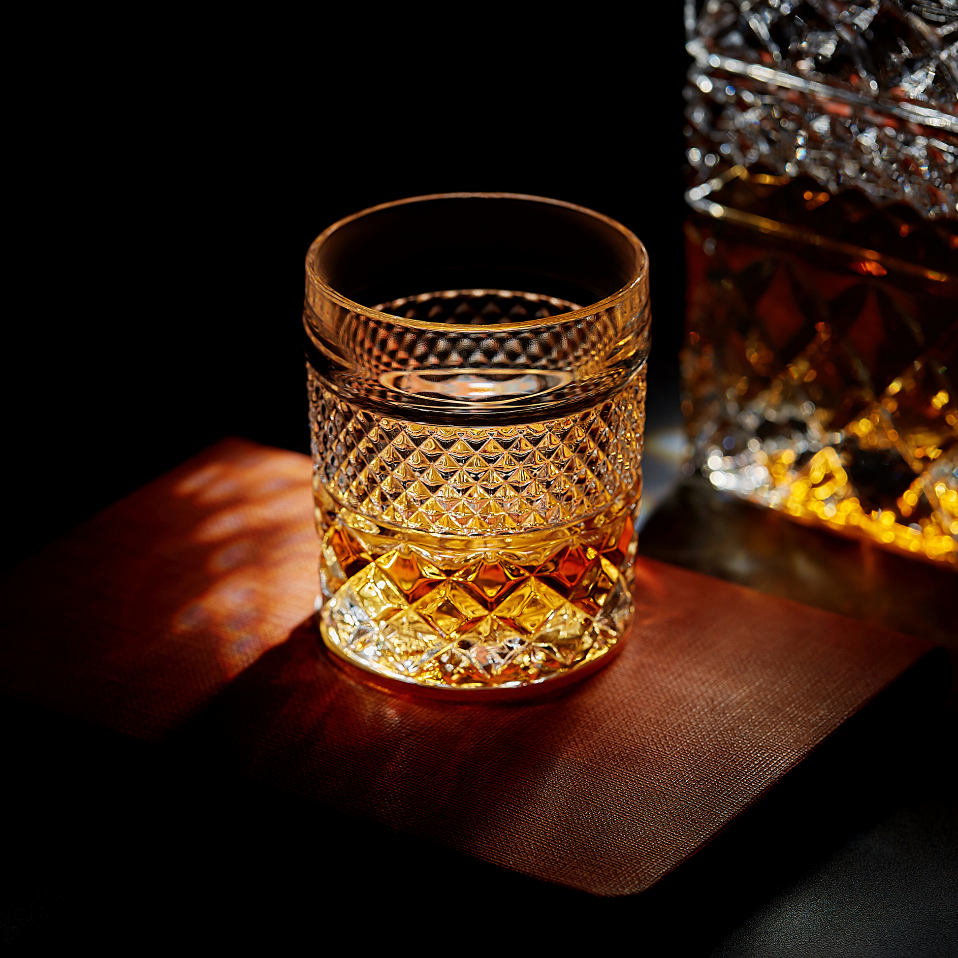 Exquisite Whiskey Decanter & Glass Set - The Gift Shop