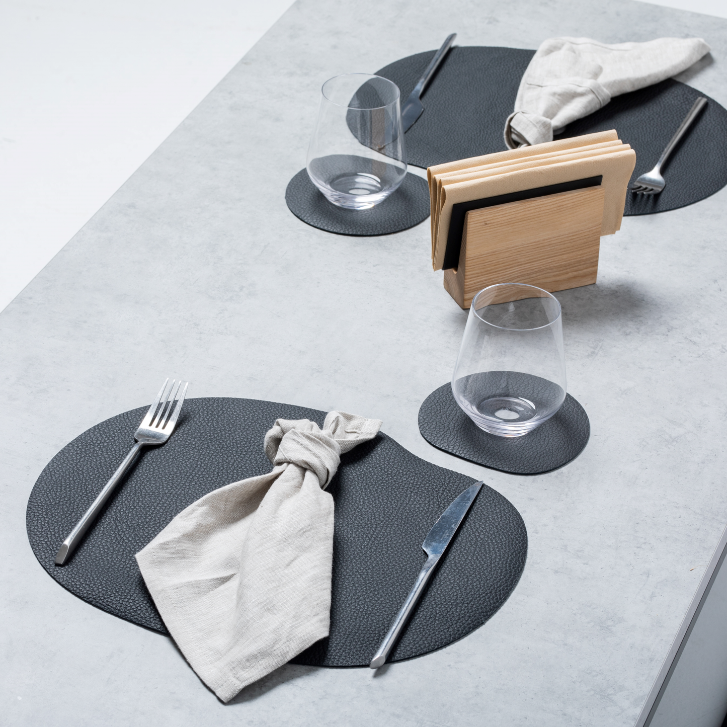 Natural leather placemat and coaster, black - The Gift Shop
