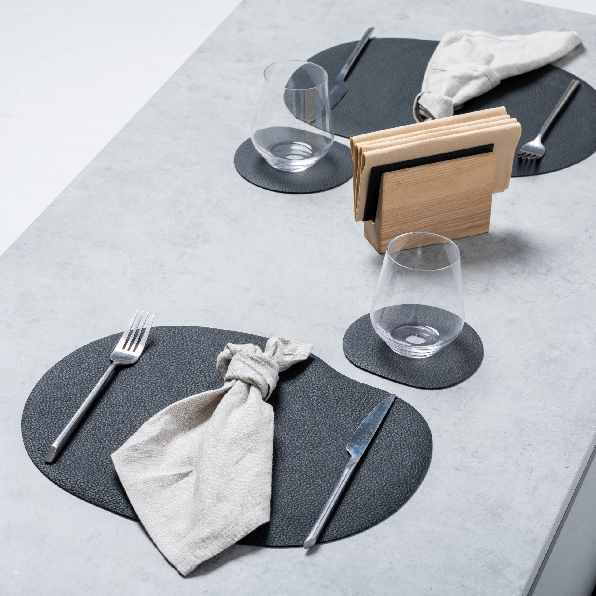Natural leather placemat and coaster, black - The Gift Shop