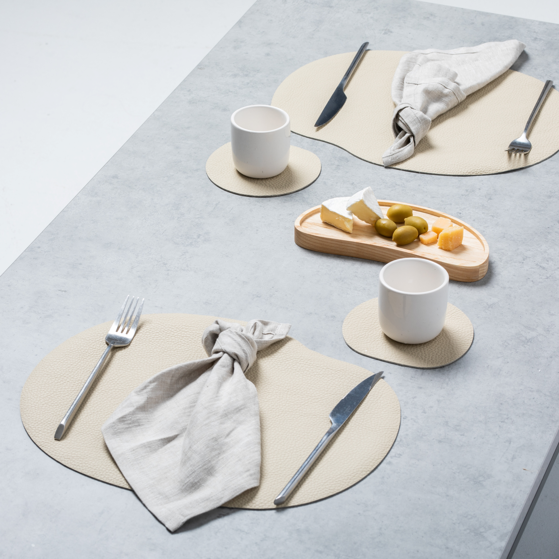 Natural leather placemat and coaster, ivory - The Gift Shop