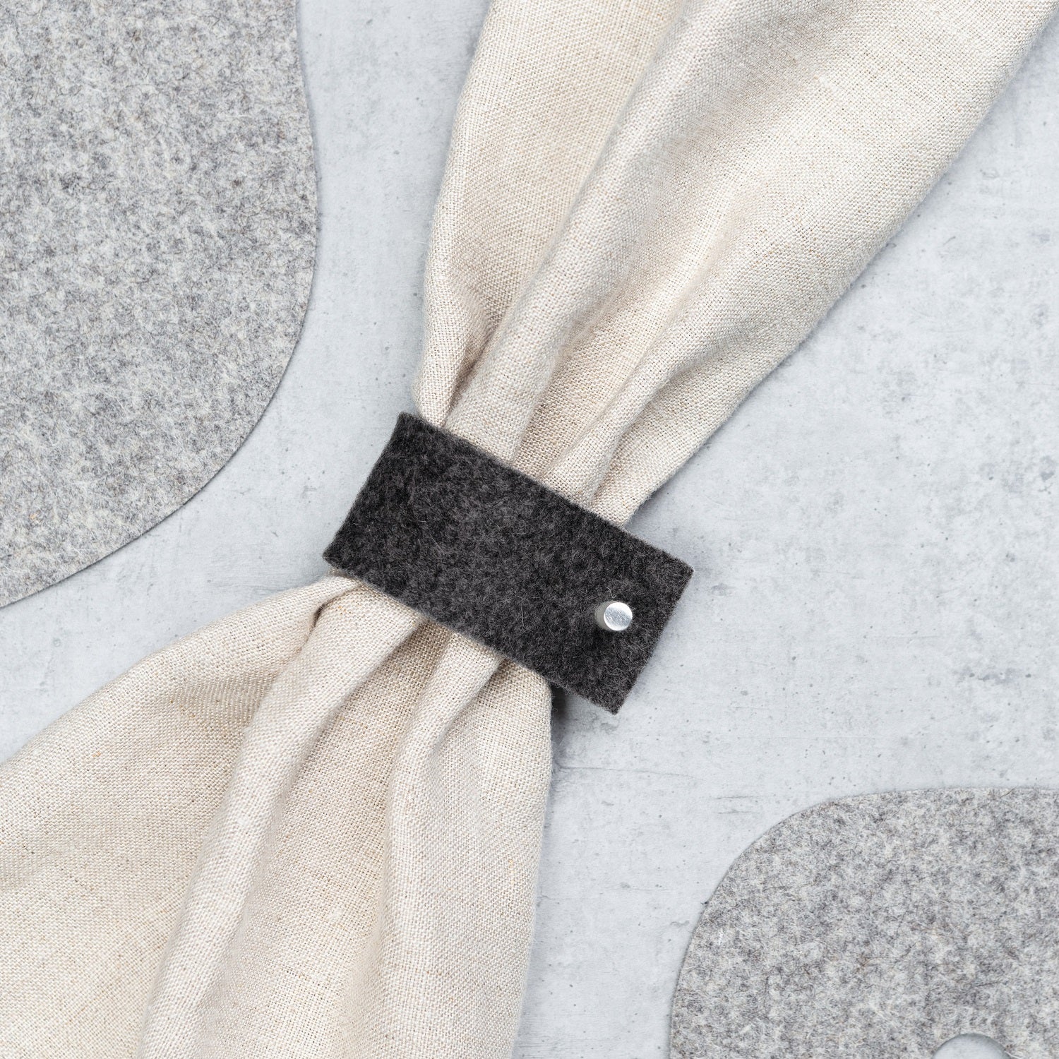 Felt napkin rings | set of 4 |  black - The Gift Shop