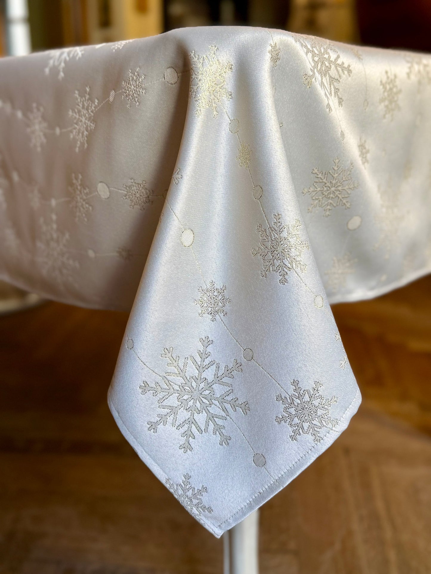 Handmade Rectangular Tablecloth – Golden Snowfall