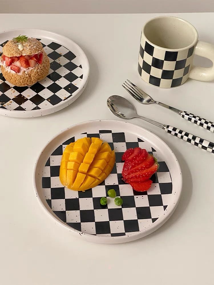 Chic Checkered Cutlery Set for Stylish Dining - The Gift Shop