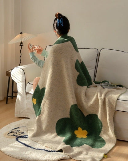 Sunflower Pattern Cozy Throw Blanket – Thoughtful Gift from The Gift Shop UAE